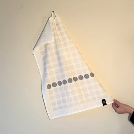 Kiss my Kitchen Geschirrtuch Punkte weiß schwarz sand