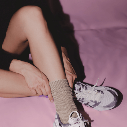 OOLEY Cashmere Socken kombiniert mit Sneakern