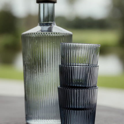 Paveau Glasflasche mit passenden Trinkgläsern