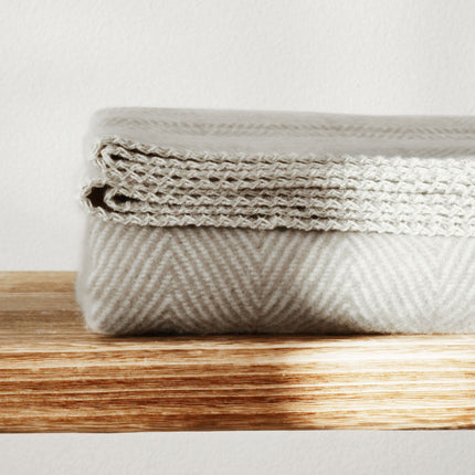 RIEMA Kuscheldecke Finn aus 100% Bio-Baumwolle taupe