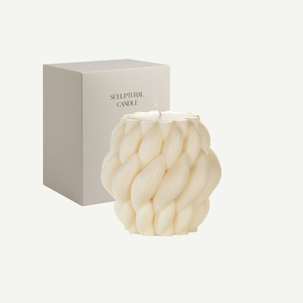 Skulptur Kerze Karla Large – Rapswachs, H 11 cm