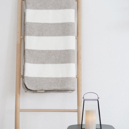 RIEMA Kuscheldecke STINE aus 100% Bio-Baumwolle grau weiß
