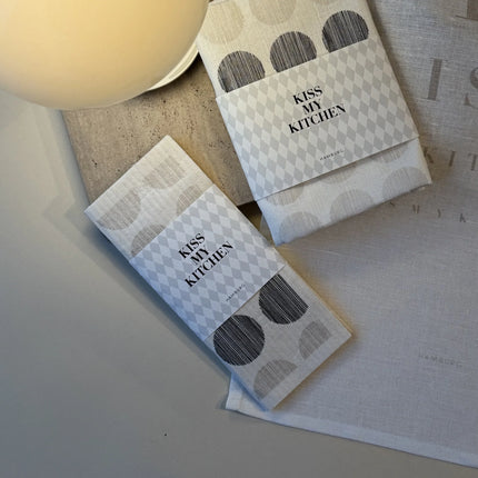 Kiss my Kitchen Schwammtuch Punkte weiß schwarz sand